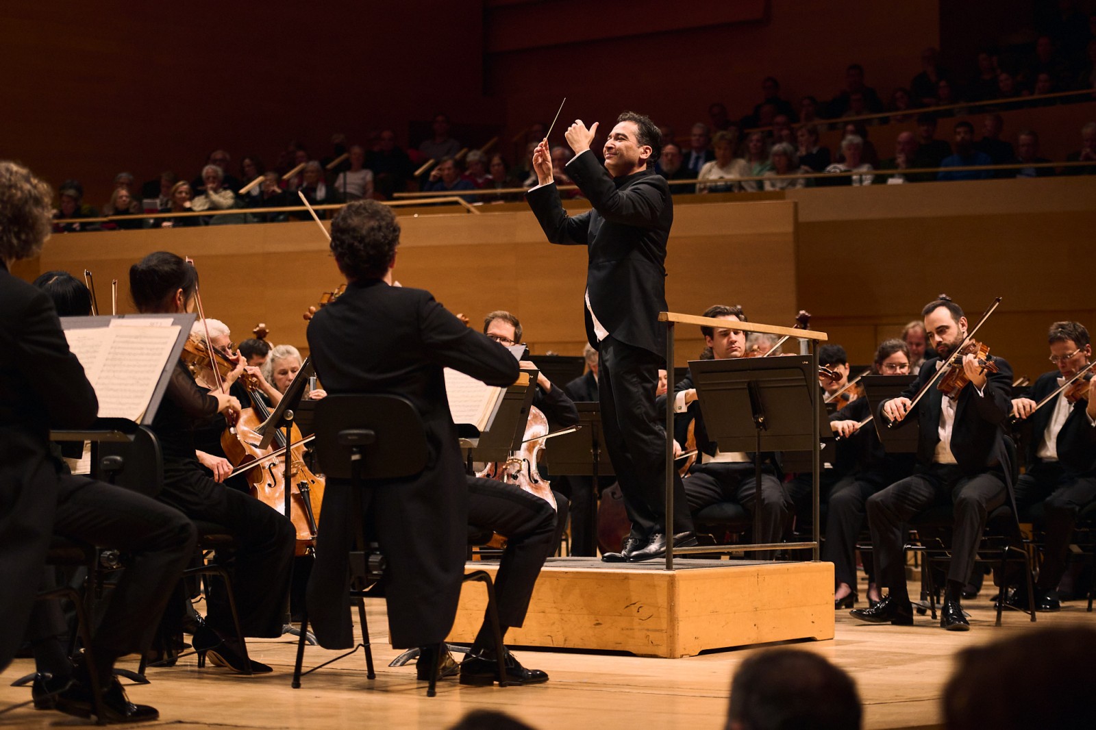 Andrés Orozco-Estrada dirigint l'Orquestra Simfònica Wdr de Colònia